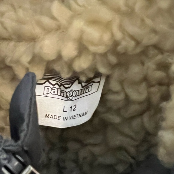 Patagonia Gray Kids Jacket with tan fleece - Picture 4 of 7